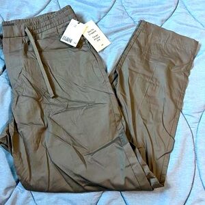 H&M Pants Slim Fit Cropped NWT
